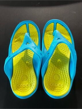 Kids Crocs Thong Style Size c13 Blue & Yellow